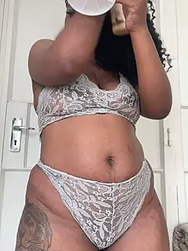 Snapshot of beverlyxxxx chatting on 13, 3, 2025 beverlyxxxx online show from 13, 3, 2025