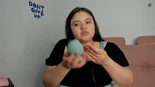 Snapshot of lizzie_c chatting on 9, 5, 2026 lizzie c online show from 9, 5, 2026