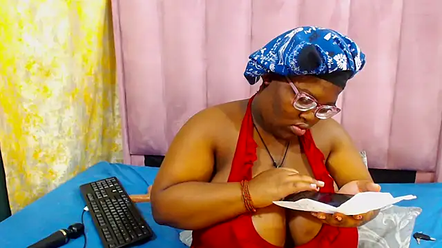 Snapshot of Damm_Bobbies chatting on 11, 5, 2026 Damm Bobbies online show from 11, 5, 2026