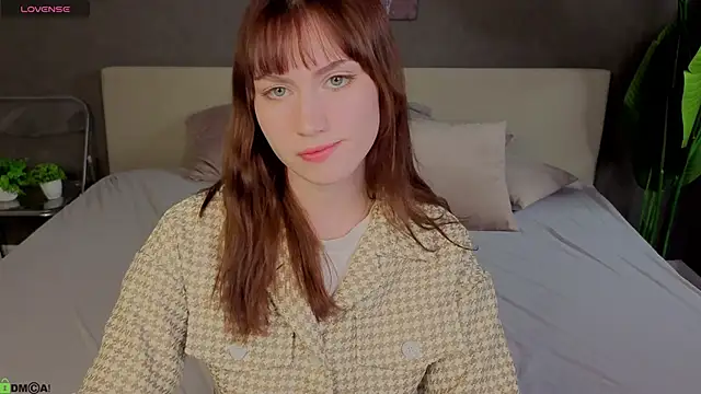 Snapshot of Mollly_Rouge chatting on 10, 11, 2025 Mollly Rouge online show from 10, 11, 2025