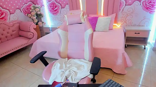 Lily Martinez online show from 22, 1, 2025