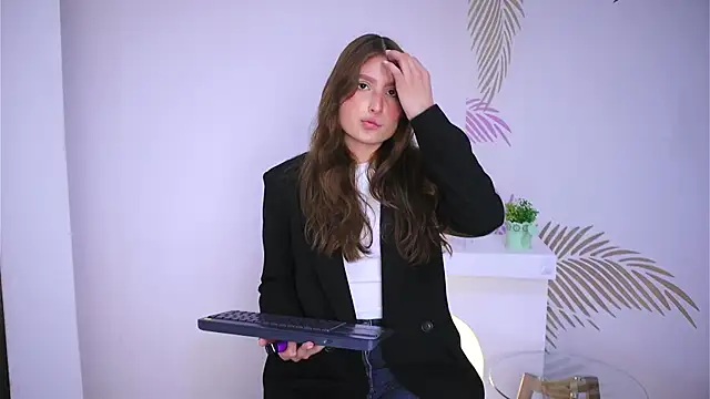 Daisha Riley online show from 10, 2, 2025