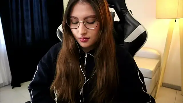 Daisha Riley online show from 12, 9, 2025