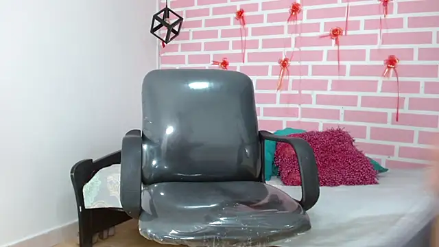 dani-lue online show from 20, 2, 2025