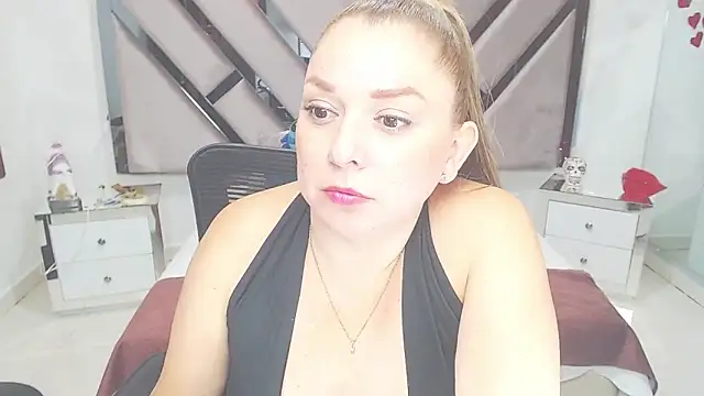 Snapshot of natalia5560 chatting on 4, 3, 2025 natalia5560 online show from 4, 3, 2025