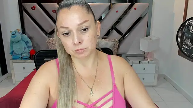 Snapshot of natalia5560 chatting on 8, 10, 2025 natalia5560 online show from 8, 10, 2025