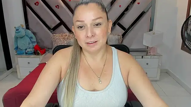 Snapshot of natalia5560 chatting on 9, 10, 2025 natalia5560 online show from 9, 10, 2025