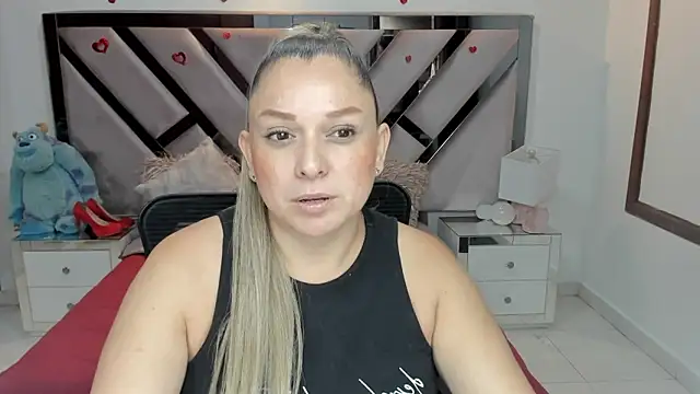 Snapshot of natalia5560 chatting on 18, 10, 2025 natalia5560 online show from 18, 10, 2025