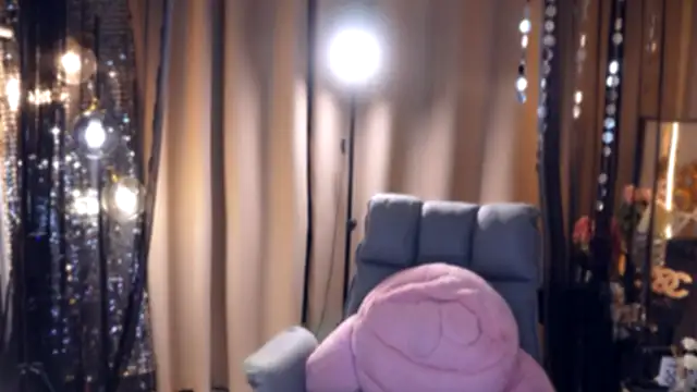 Snapshot of zhdhdbdkx chatting on 9, 10, 2025 zhdhdbdkx online show from 9, 10, 2025