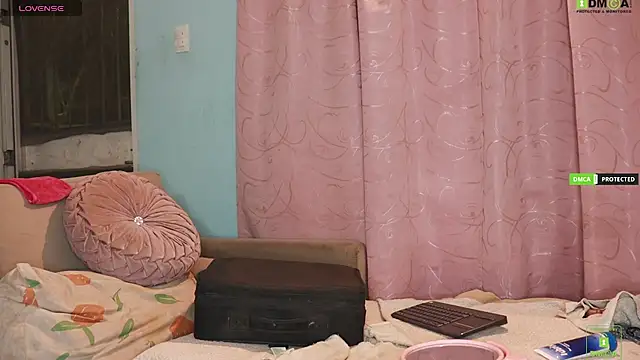 Snapshot of milktitsdua chatting on 19, 12, 2024 milktitsdua online show from 19, 12, 2024