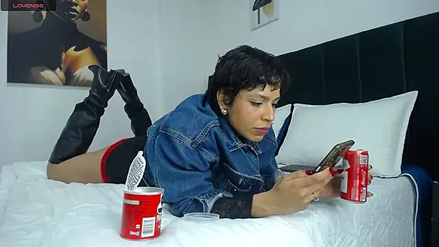 AbrilSonne online show from 28, 11, 2025