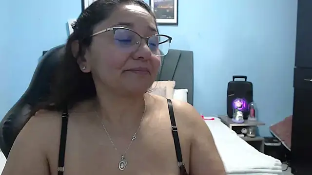 Snapshot of AngelRouss chatting on 12, 5, 2026 AngelRouss online show from 12, 5, 2026