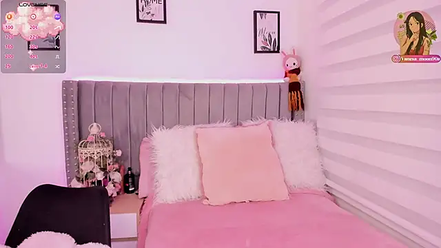 Snapshot of vanesa_moon__ chatting on 2, 12, 2025 vanesa moon online show from 2, 12, 2025