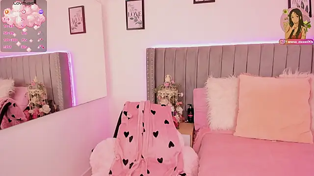 Snapshot of vanesa_moon__ chatting on 14, 12, 2025 vanesa moon online show from 14, 12, 2025