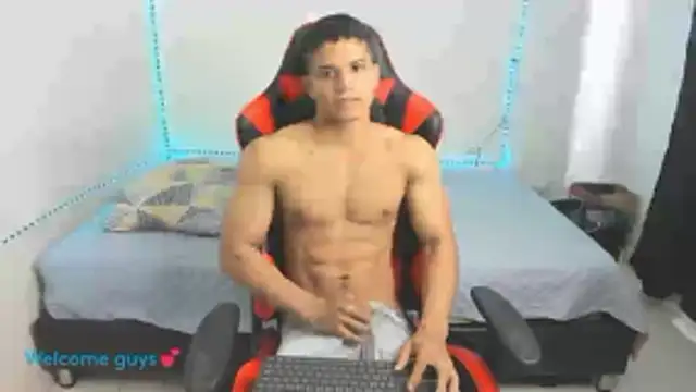 Snapshot of oliver_thompsson7 chatting on 8, 11, 2025 oliver thompsson7 online show from 8, 11, 2025