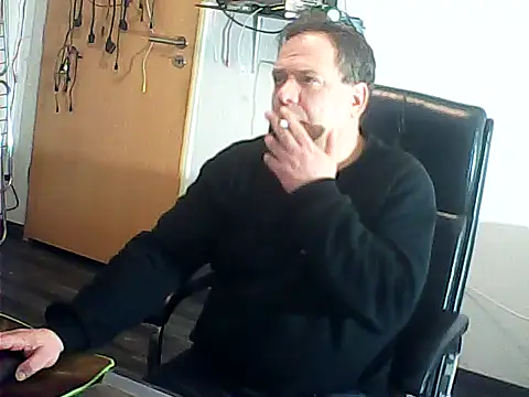 Snapshot of DauerAkt8069 chatting on 4, 12, 2025 DauerAkt8069 online show from 4, 12, 2025