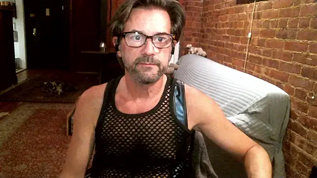 Snapshot of Johnny_Bottoms chatting on 4, 12, 2025 Johnny Bottoms online show from 4, 12, 2025