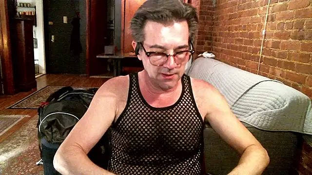 Johnny Bottoms online show from 5, 4, 2026