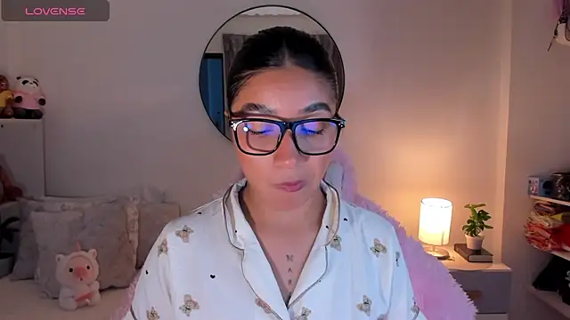 martina roldam online show from 7, 3, 2025