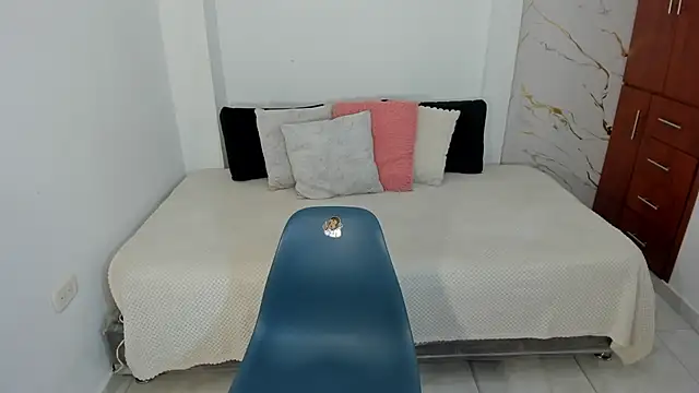 martina roldam online show from 18, 7, 2026