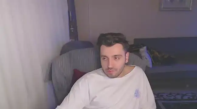 handsomeee04 online show from 8, 3, 2025