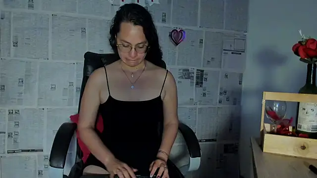 emmaTorres1 online show from 13, 2, 2025