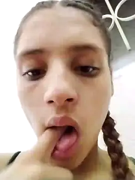 charlotes28 online show from 2, 1, 2025