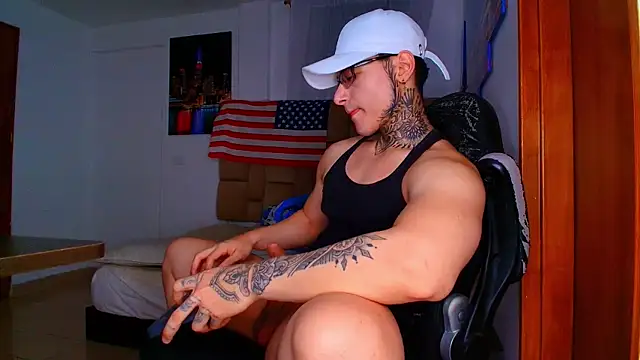 Snapshot of DennisWalkerr chatting on 8, 11, 2025 DennisWalkerr online show from 8, 11, 2025