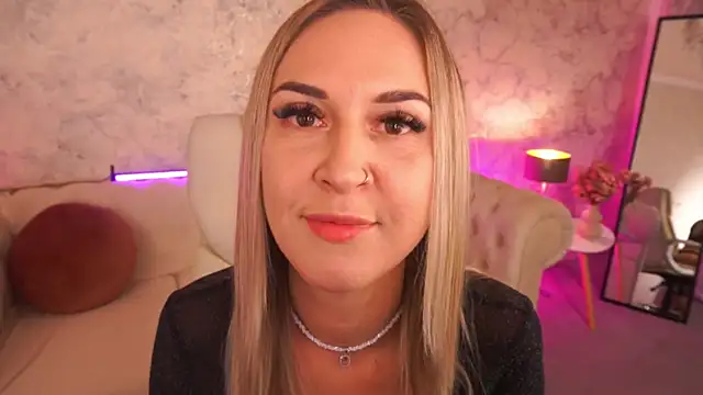 LovelyMollyy online show from 26, 10, 2025