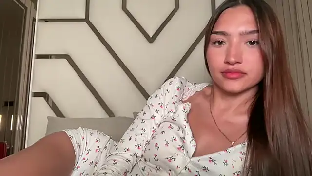 Snapshot of MilenaMilven chatting on 23, 10, 2025 MilenaMilven online show from 23, 10, 2025