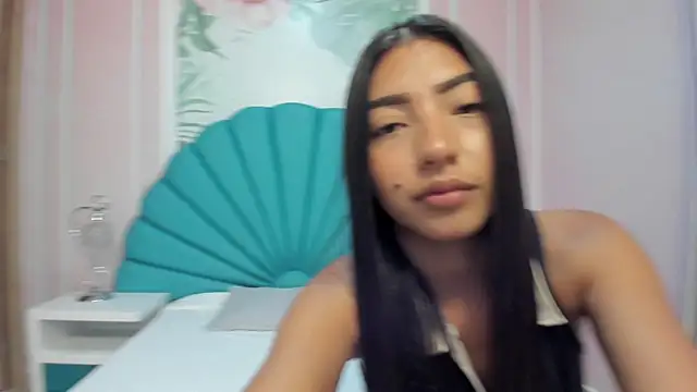 Daphne Fox  online show from 19, 2, 2025