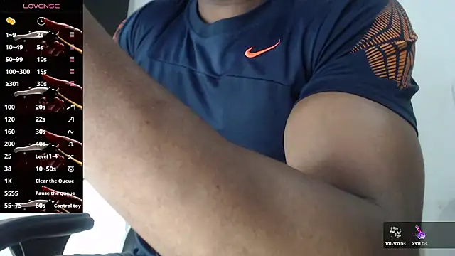 Snapshot of thomsom23 chatting on 15, 10, 2025 thomsom23 online show from 15, 10, 2025