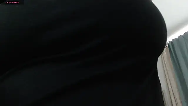 Snapshot of MommyHelpsmee chatting on 15, 10, 2025 MommyHelpsmee online show from 15, 10, 2025