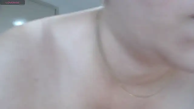 Snapshot of MommyHelpsmee chatting on 1, 12, 2025 MommyHelpsmee online show from 1, 12, 2025