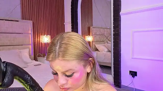LolaAngellx online show from 25, 5, 2026