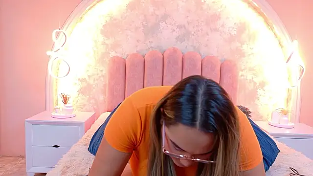 MiaLaurents online show from 26, 3, 2026