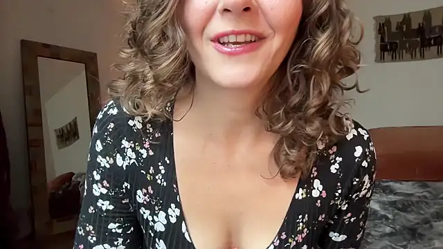 Snapshot of leahsparkles chatting on 2, 11, 2025 leahsparkles online show from 2, 11, 2025