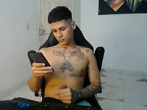 Clyde019 online show from 5, 2, 2025