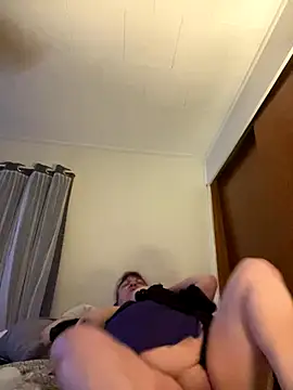 Snapshot of Luciouslouise72@xh chatting on 13, 9, 2025 Luciouslouise72xh online show from 13, 9, 2025