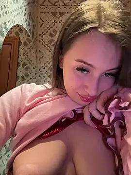 Snapshot of AndreaMood chatting on 1, 2, 2025 AndreaMood online show from 1, 2, 2025