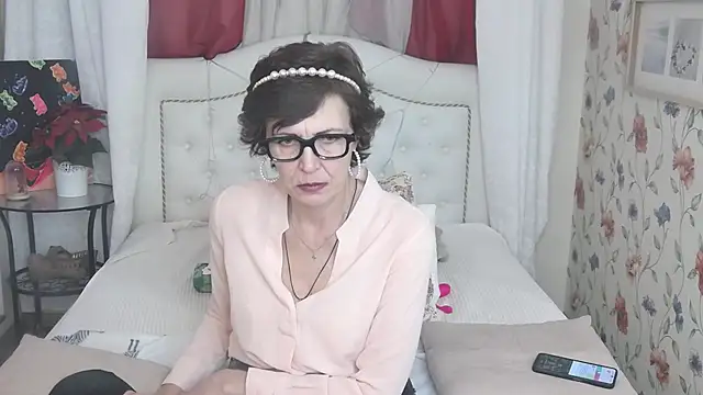 Snapshot of SilviaHart chatting on 11, 9, 2025 SilviaHart online show from 11, 9, 2025