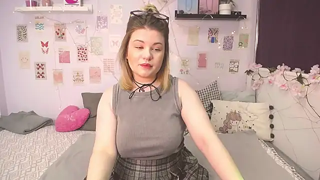 TessPleasure online show from 3, 2, 2025