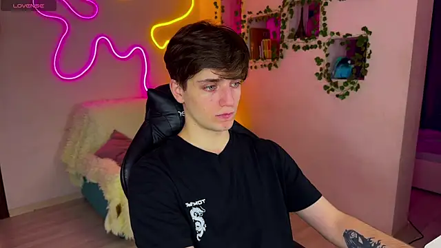 RobertAndLinela online show from 14, 2, 2025