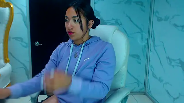 IsabellRodriguez18 online show from 18, 2, 2025