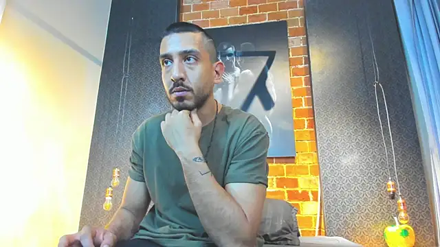 Snapshot of AntonAndSofii chatting on 23, 1, 2025 AntonAndSofii online show from 23, 1, 2025