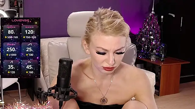 Snapshot of _britney_white_ chatting on 30, 12, 2024 britney white online show from 30, 12, 2024