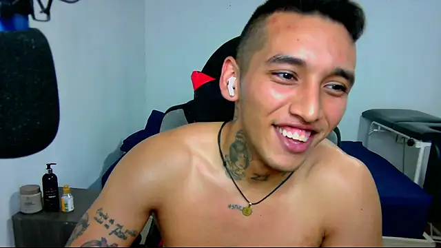 Snapshot of David_Adams2003 chatting on 9, 1, 2025 David Adams2003 online show from 9, 1, 2025