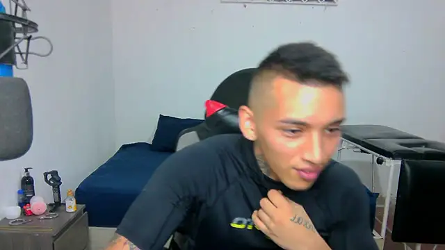 Snapshot of David_Adams2003 chatting on 23, 1, 2025 David Adams2003 online show from 23, 1, 2025