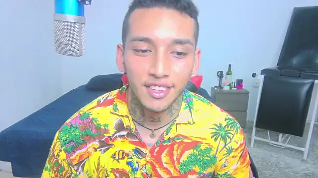 Snapshot of David_Adams2003 chatting on 1, 3, 2025 David Adams2003 online show from 1, 3, 2025