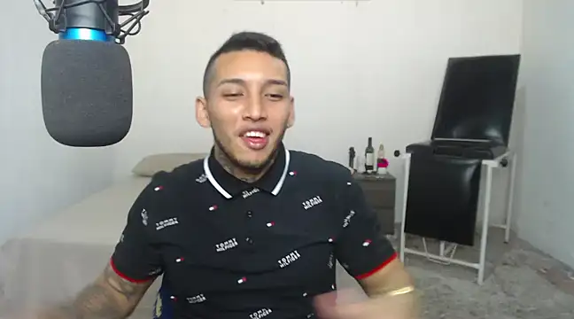 Snapshot of David_Adams2003 chatting on 8, 3, 2025 David Adams2003 online show from 8, 3, 2025